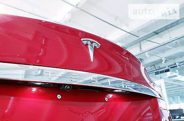 Седан Tesla Model S 2018 в Киеве