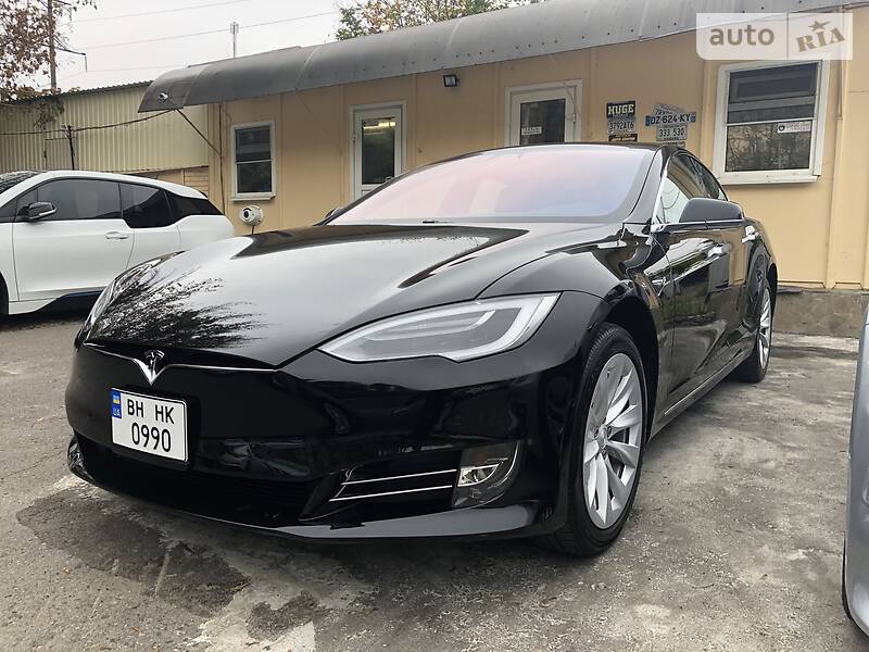 Седан Tesla Model S 2018 в Одесі