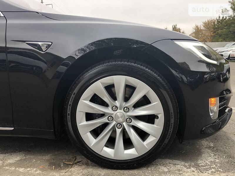 Седан Tesla Model S 2018 в Одесі