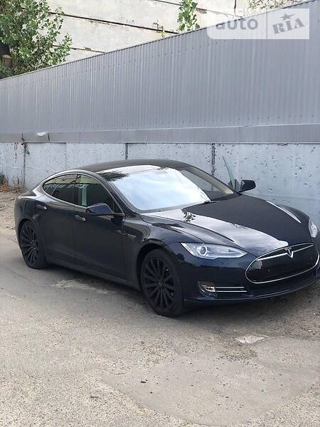 Лифтбек Tesla Model S 2014 в Киеве