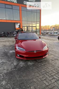 Лифтбек Tesla Model S 2017 в Львове