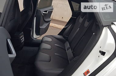Седан Tesla Model S 2017 в 