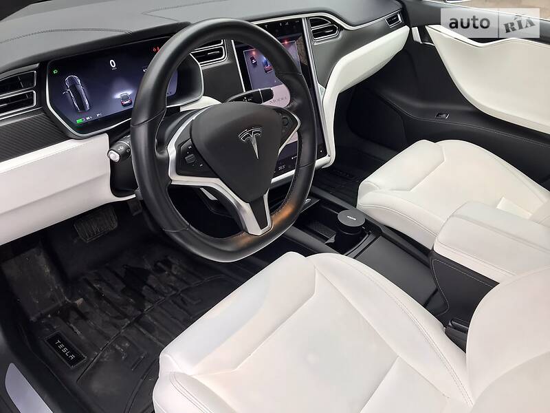 Хетчбек Tesla Model S 2017 в Харкові