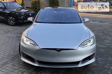 Седан Tesla Model S 2016 в 