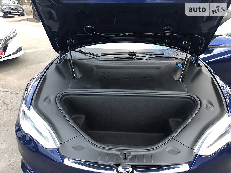 Седан Tesla Model S 2018 в Одессе