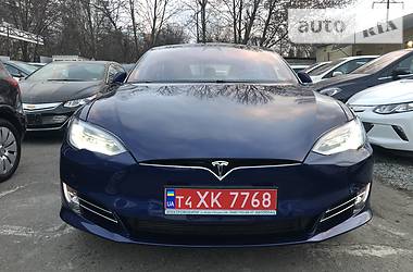 Седан Tesla Model S 2018 в 