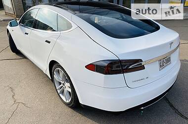 Седан Tesla Model S 2014 в Дніпрі