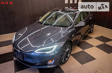 Седан Tesla Model S 2016 в 