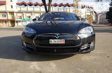 Седан Tesla Model S 2016 в Тернополе