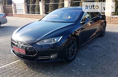 Лифтбек Tesla Model S 2014 в 