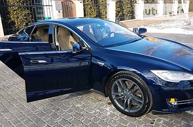 Лифтбек Tesla Model S 2014 в 