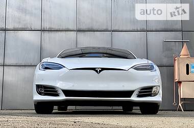 Лифтбек Tesla Model S 2016 в Киеве