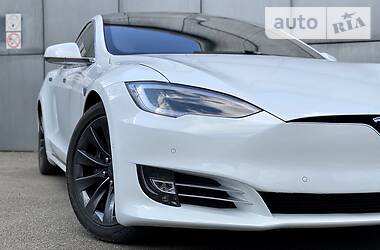 Лифтбек Tesla Model S 2016 в Киеве