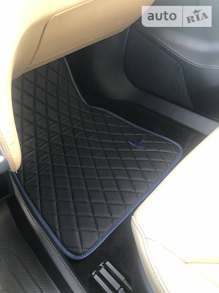 Ліфтбек Tesla Model S 2015 в Львові
