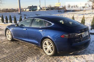 Лифтбек Tesla Model S 2015 в 