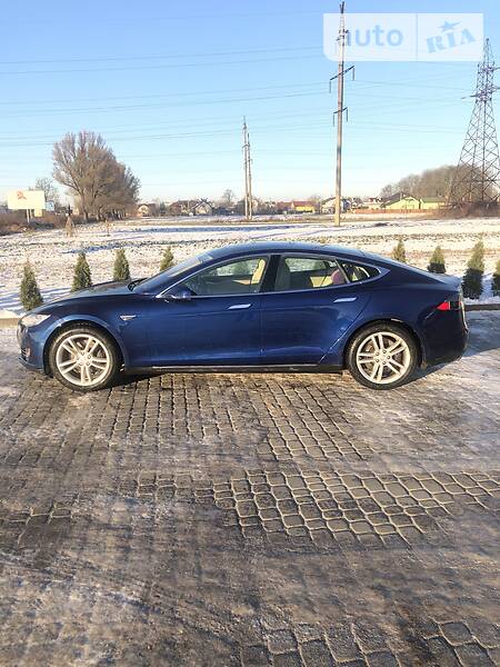 Ліфтбек Tesla Model S 2015 в Львові
