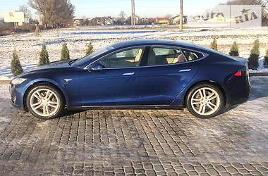 Лифтбек Tesla Model S 2015 в 