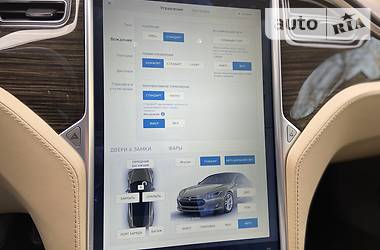 Седан Tesla Model S 2015 в 