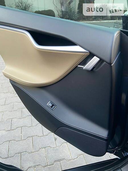 Ліфтбек Tesla Model S 2016 в Одесі