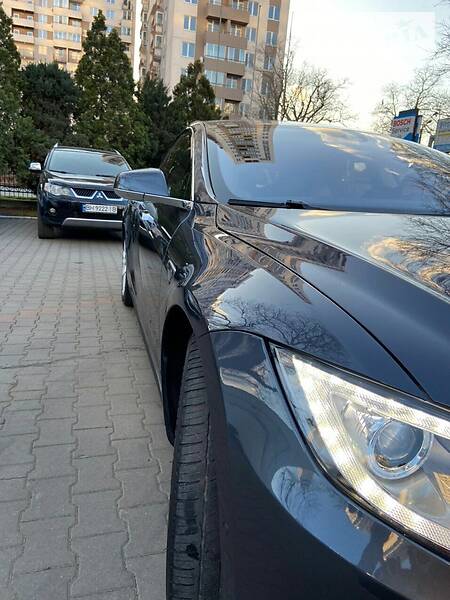 Ліфтбек Tesla Model S 2016 в Одесі