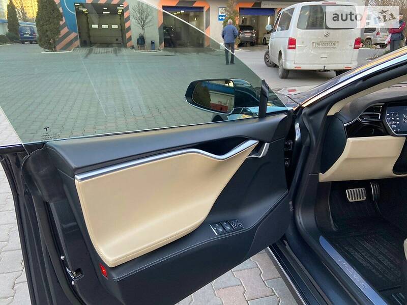 Ліфтбек Tesla Model S 2016 в Одесі