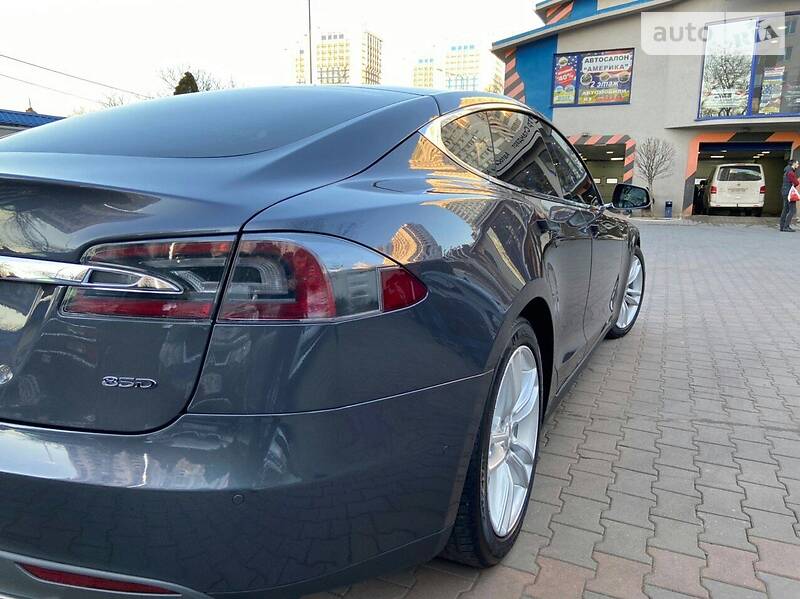 Ліфтбек Tesla Model S 2016 в Одесі