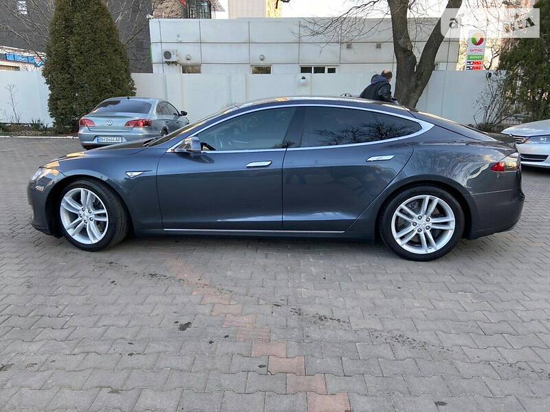 Ліфтбек Tesla Model S 2016 в Одесі