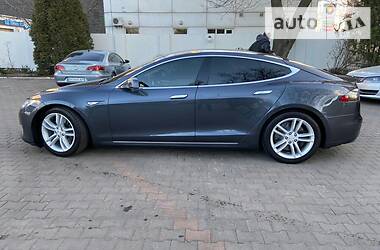 Лифтбек Tesla Model S 2016 в 