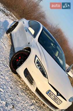Седан Tesla Model S 2014 в 