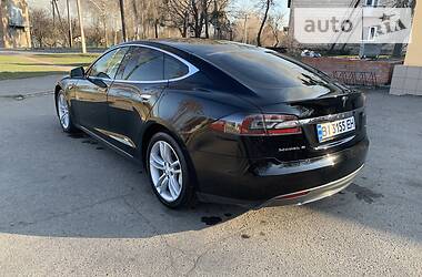Хетчбек Tesla Model S 2014 в 