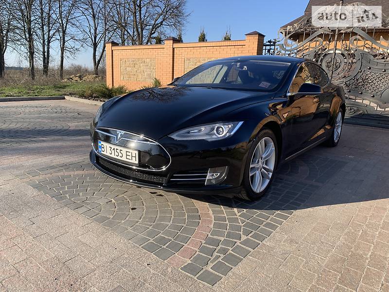 Хетчбек Tesla Model S 2014 в 