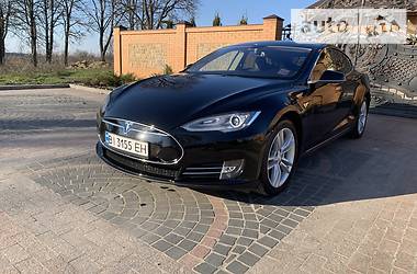 Хетчбек Tesla Model S 2014 в 