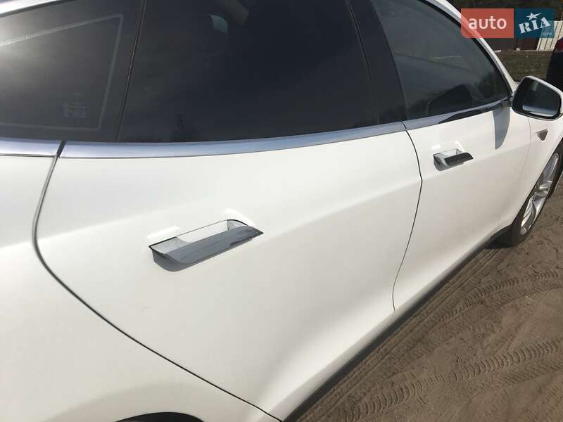 Лифтбек Tesla Model S 2013 в Киеве