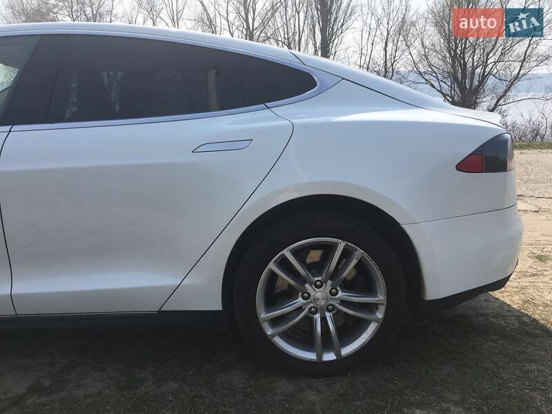 Лифтбек Tesla Model S 2013 в Киеве