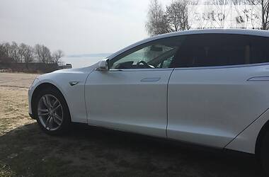 Ліфтбек Tesla Model S 2013 в Борисполі