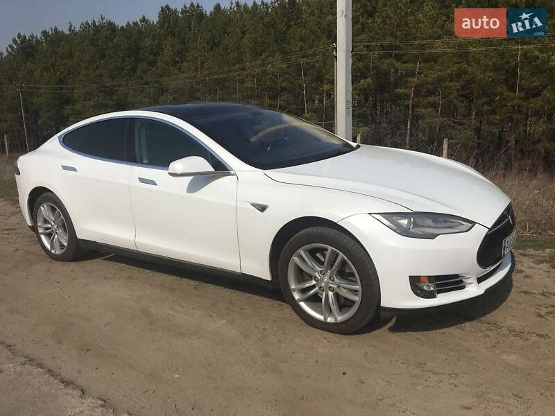 Лифтбек Tesla Model S 2013 в Киеве
