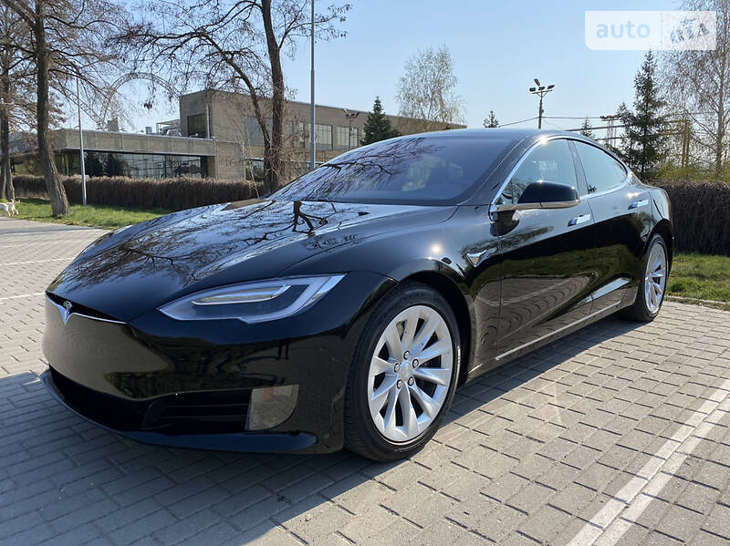 Ліфтбек Tesla Model S 2017 в Дніпрі фото 2 Ліфтбек Tesla Model S 2017 в Дніпрі