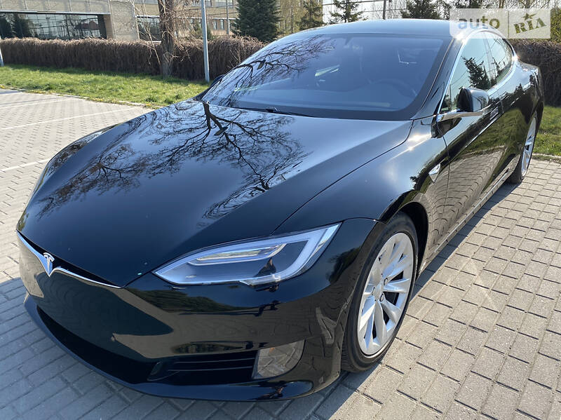 Ліфтбек Tesla Model S 2017 в Дніпрі фото Ліфтбек Tesla Model S 2017 в Дніпрі