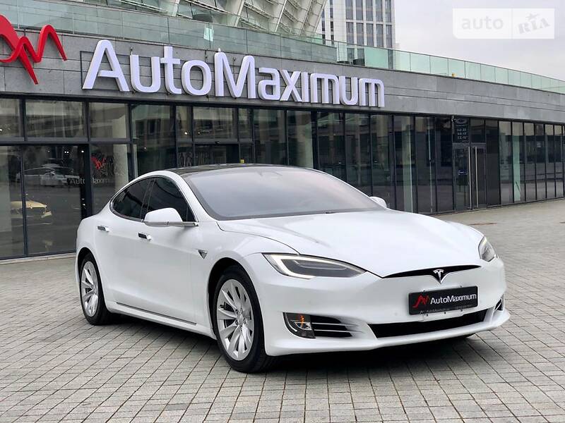 Ліфтбек Tesla Model S 2018 в Києві