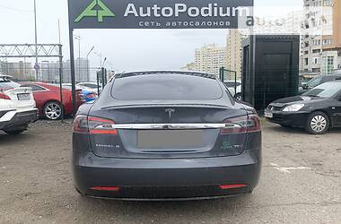 Седан Tesla Model S 2016 в 