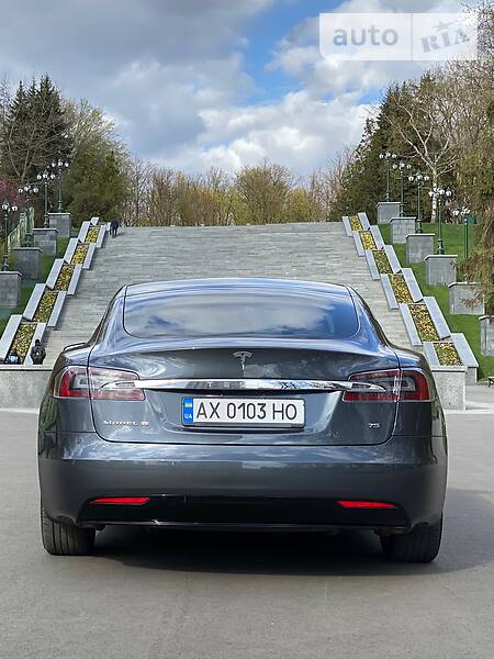 Хетчбек Tesla Model S 2017 в Харкові