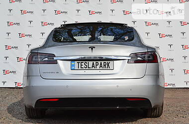 Ліфтбек Tesla Model S 2016 в 