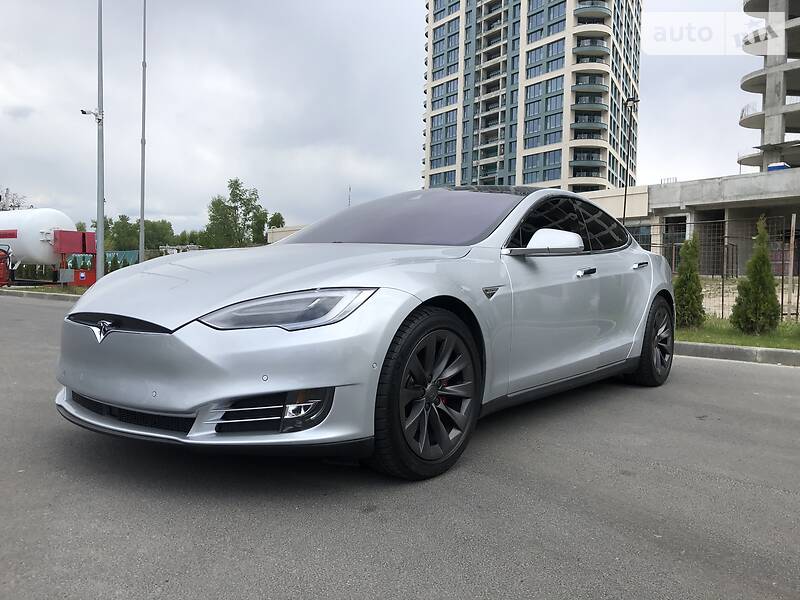 Ліфтбек Tesla Model S 2016 в Дніпрі