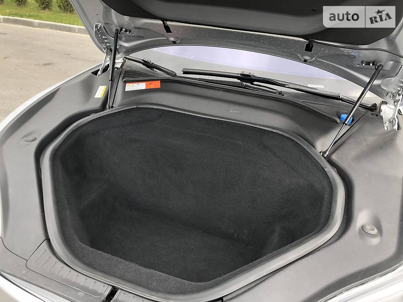 Ліфтбек Tesla Model S 2016 в Дніпрі