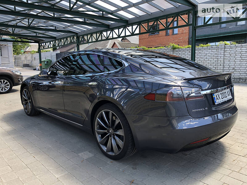 Хетчбек Tesla Model S 2017 в Харкові