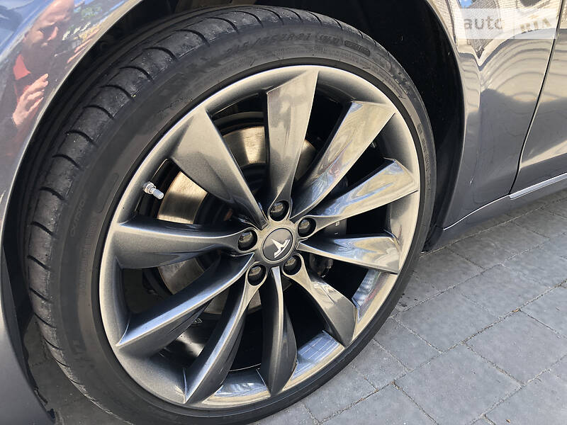 Хетчбек Tesla Model S 2017 в Харкові