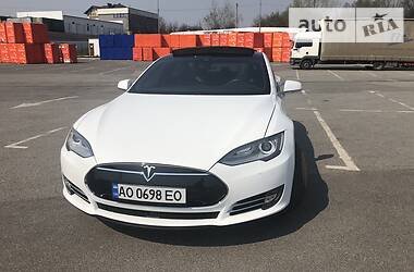 Хэтчбек Tesla Model S 2015 в Ужгороде