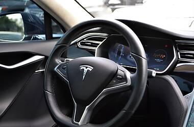 Седан Tesla Model S 2016 в 
