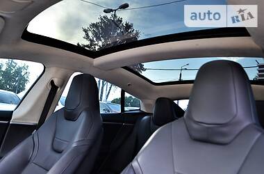 Седан Tesla Model S 2016 в 