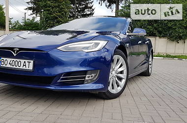 Седан Tesla Model S 2017 в Тернополе